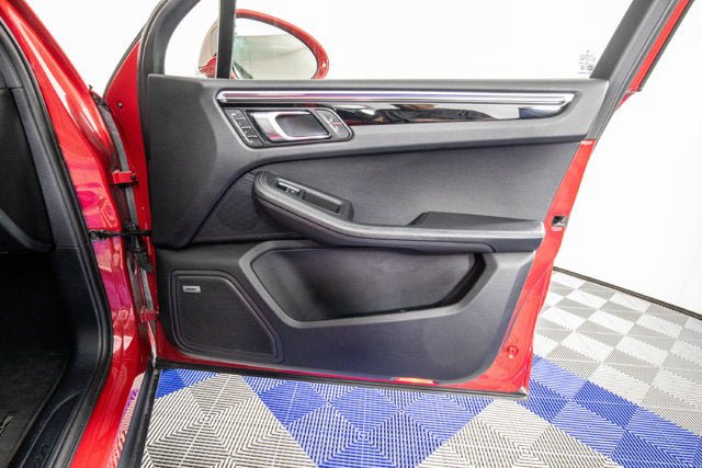 Used 2024 Porsche Macan w/ Premium Plus Package AWD/4WD image 15