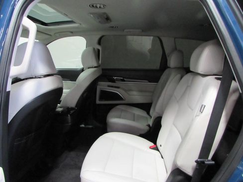Used 2024 Kia Telluride S w/ S Sunroof Package FWD image 15