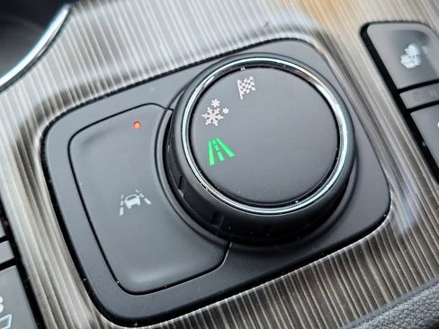 Used 2021 GMC Acadia SLT w/ Technology Package FWD image 33