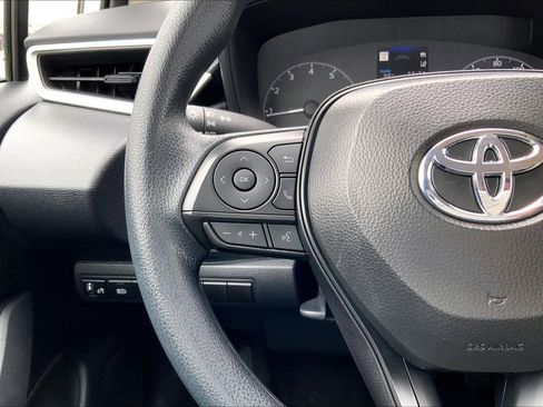 Used 2025 Toyota Corolla LE image 24