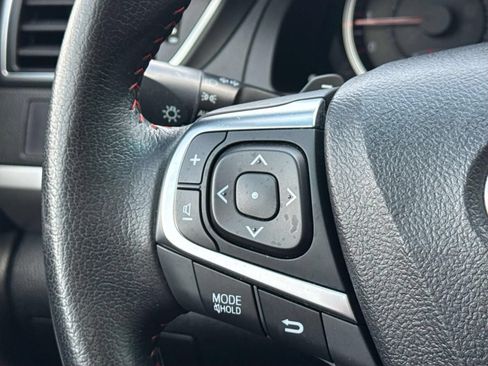Used 2016 Toyota Camry SE w/ Moonroof Package FWD image 13