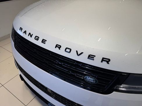 New 2025 Land Rover Range Rover Sport Dynamic SE image 9