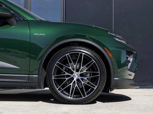 New 2025 Porsche Macan Electric image 61