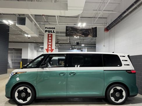 New 2025 Volkswagen ID. Buzz Pro S Plus image 41
