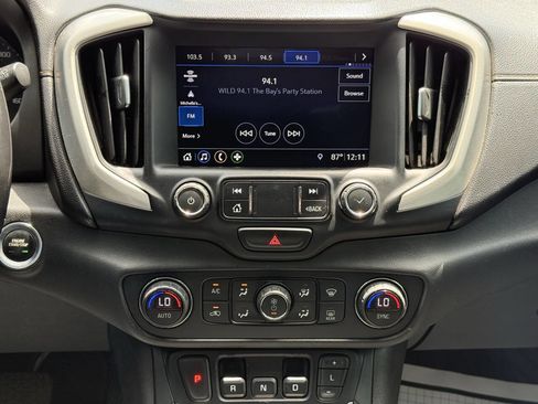 Used 2019 GMC Terrain SLT FWD image 17