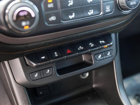 Used 2022 GMC Canyon AT4 image 22