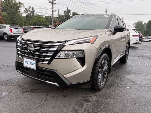Used 2024 Nissan Rogue Platinum FWD image 3