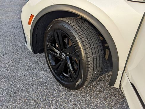 Certified 2023 Volkswagen Tiguan SE R-Line image 35