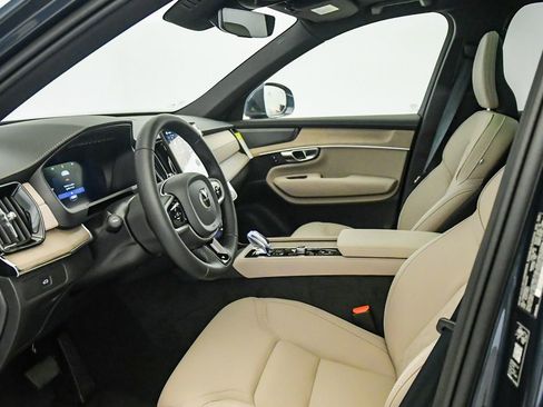 New 2026 Volvo XC90 B6 Plus w/ Protection Package Premier AWD/4WD image 17