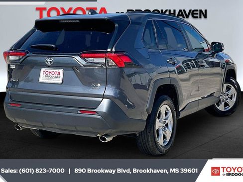 Used 2025 Toyota RAV4 XLE AWD/4WD image 11