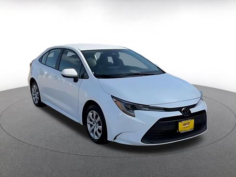 Used 2025 Toyota Corolla LE FWD image 3