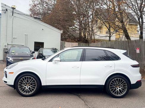 Used 2023 Porsche Cayenne S Platinum image 3