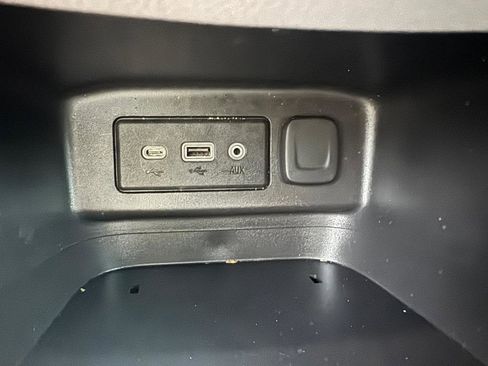 Used 2019 Chevrolet Equinox LS image 18