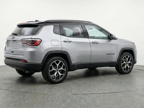 Used 2025 Jeep Compass Limited image 9