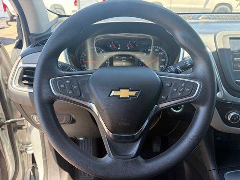 Used 2018 Chevrolet Equinox LS FWD image 12