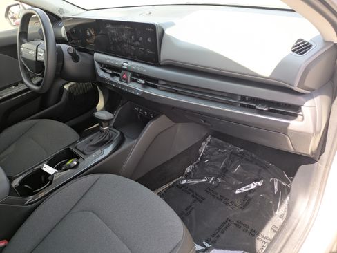 Certified 2025 Kia K4 FWD image 12
