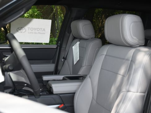 New 2026 Toyota Tundra Limited AWD/4WD image 7