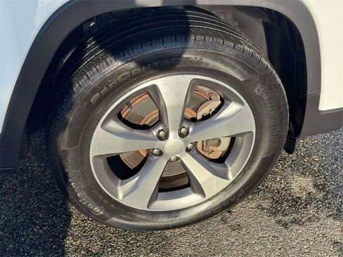 Used 2022 Jeep Cherokee Limited image 9