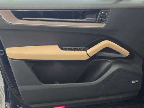Certified 2025 Porsche Cayenne Coupe AWD/4WD image 23