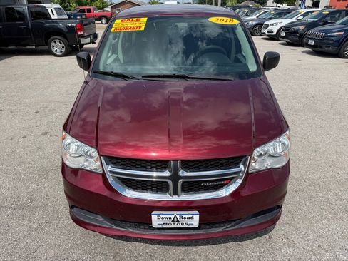 Used 2018 Dodge Grand Caravan SE w/ UConnect Hands-Free Group FWD image 4