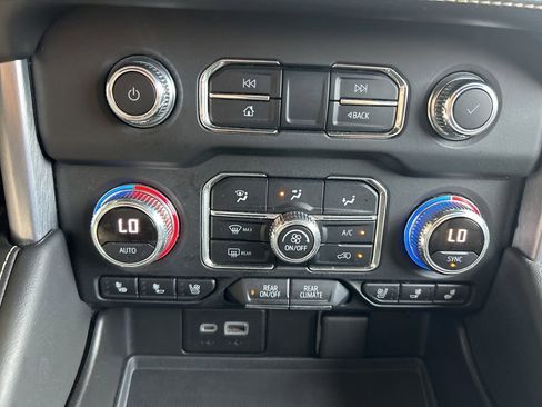 Used 2022 GMC Yukon SLT w/ SLT Premium Package RWD image 19