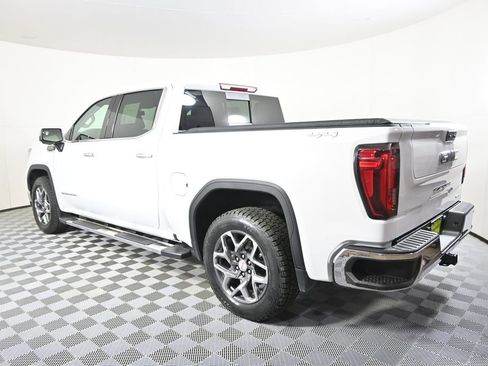 Used 2022 GMC Sierra 1500 SLT w/ SLT Convenience Package AWD/4WD image 4