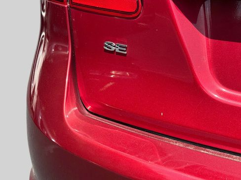 Used 2013 Ford Fiesta SE FWD image 3