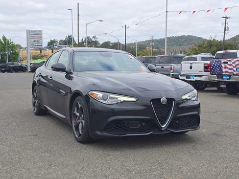 Used 2020 Alfa Romeo Giulia Ti Sport w/ Quick Order Package 22S Sport AWD/4WD image 11