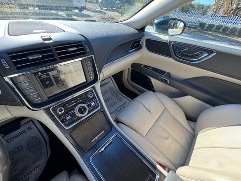 Used 2017 Lincoln Continental Reserve w/ Technology Package image 18