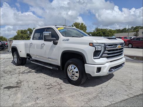 Used 2025 Chevrolet Silverado 3500 High Country w/ Technology Package AWD/4WD image 2