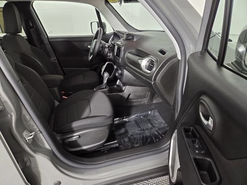 Used 2021 Jeep Renegade Latitude FWD image 31