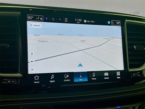 New 2026 Chrysler Pacifica Limited w/ Uconnect Theater Family Group image 15