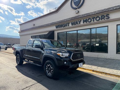 Used 2019 Toyota Tacoma TRD Off-Road image 1