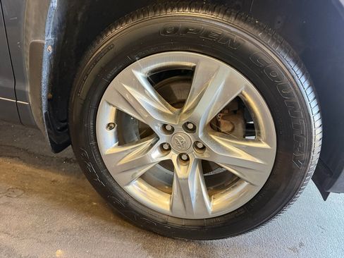 Used 2015 Toyota Highlander Limited AWD/4WD image 29