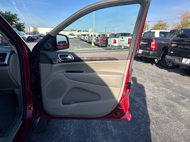 Used 2012 Jeep Grand Cherokee Laredo AWD/4WD image 18