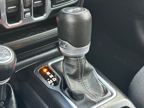 Used 2024 Jeep Wrangler Unlimited Sahara image 25