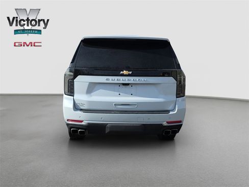 Used 2026 Chevrolet Suburban High Country image 16