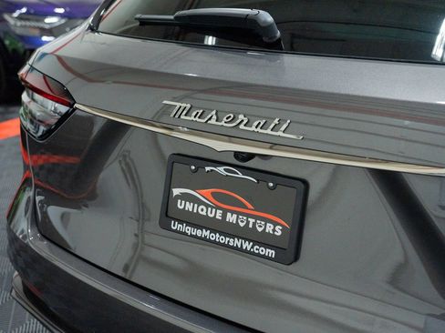 Used 2021 Maserati Levante Trofeo AWD/4WD image 9
