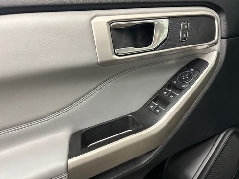 Used 2022 Ford Explorer XLT w/ Equipment Group 202A image 38