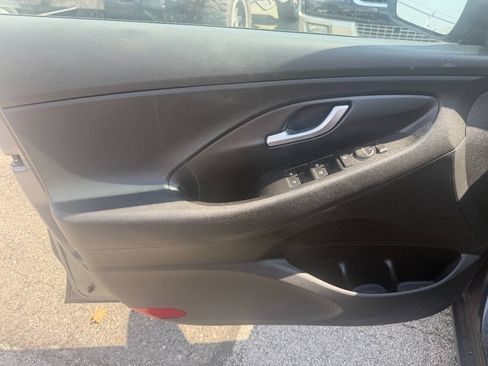 Used 2019 Hyundai Elantra GT w/ Style Package 02 FWD image 2