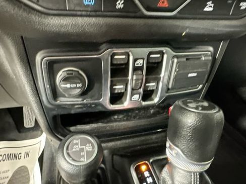 Certified 2024 Jeep Wrangler Unlimited AWD/4WD image 18