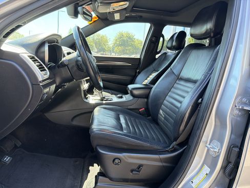 Used 2018 Jeep Grand Cherokee Limited AWD/4WD image 16