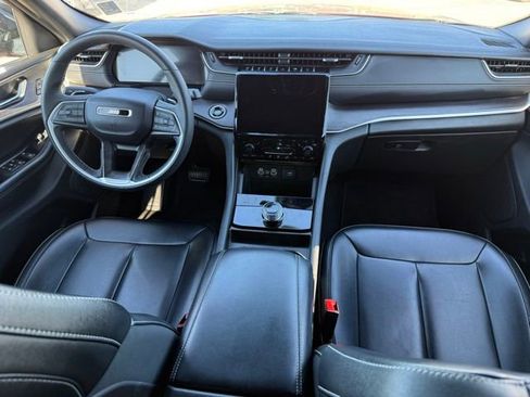 Used 2024 Jeep Grand Cherokee Limited image 14