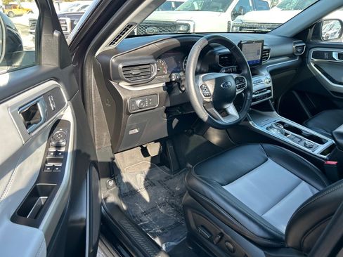 Certified 2022 Ford Explorer XLT w/ Equipment Group 202A image 8