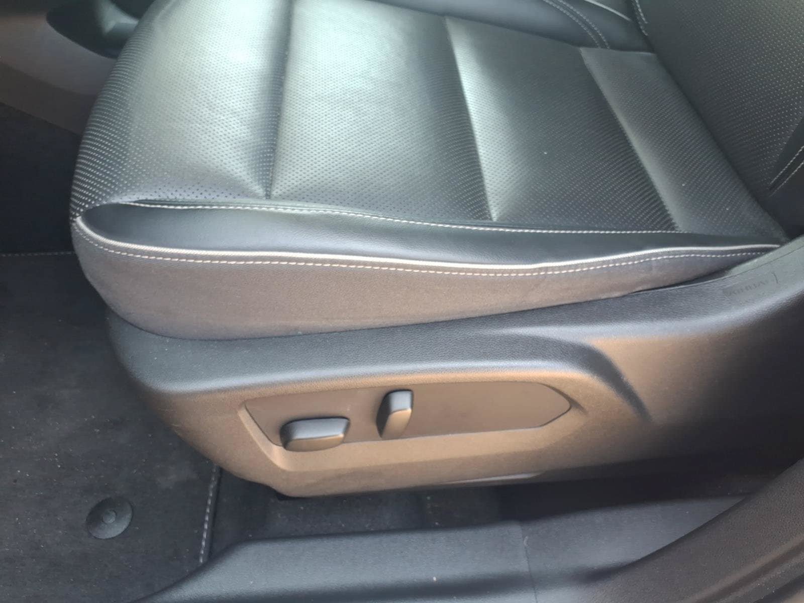 Used 2022 Buick Envision Essence w/ Technology Package I FWD image 13