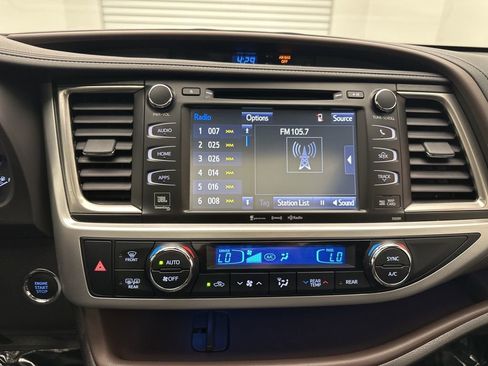 Used 2019 Toyota Highlander Limited Platinum AWD/4WD image 22