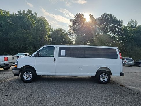 Used 2025 Chevrolet Express 3500 LT w/ LT Preferred Equipment Group RWD image 2