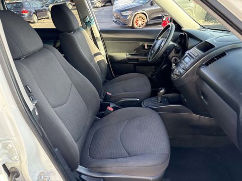 Used 2013 Kia Soul FWD image 19