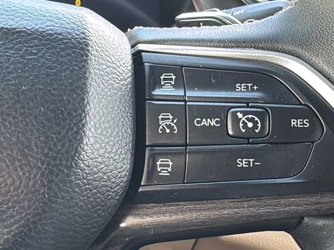 Used 2023 Jeep Grand Cherokee Limited AWD/4WD image 14