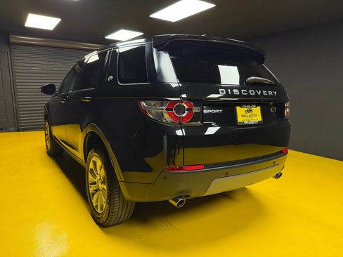 Used 2017 Land Rover Discovery Sport SE image 4